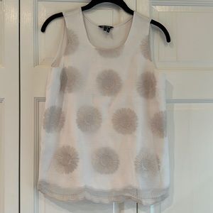 Nic + Zoe white and tan sleeveless blouse.